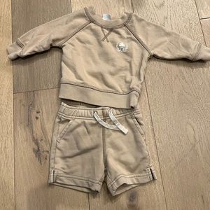 Baby Gap - 2 piece sweater short set - tan - Size 3-6 Months - like new